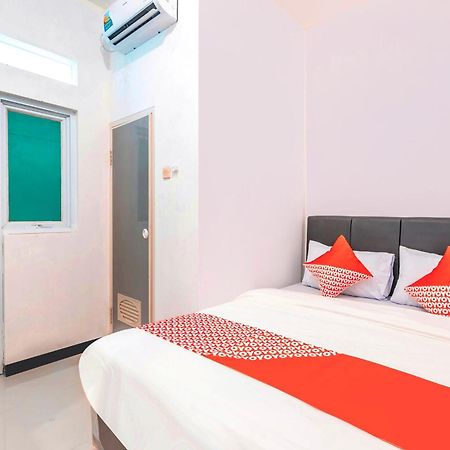 Super Oyo 2223 J&B Room Utan Kayu Джакарта Экстерьер фото