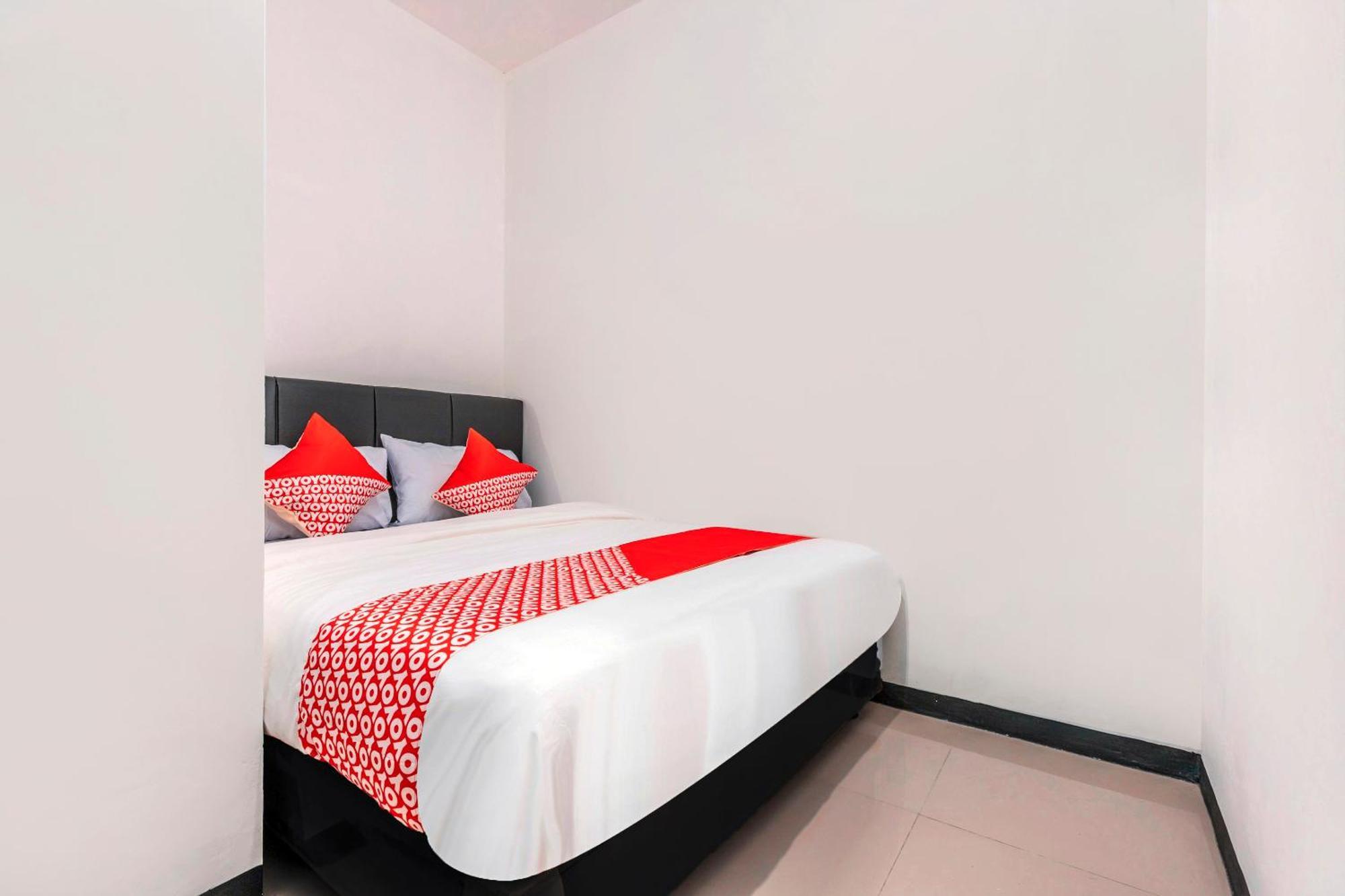 Super Oyo 2223 J&B Room Utan Kayu Джакарта Экстерьер фото