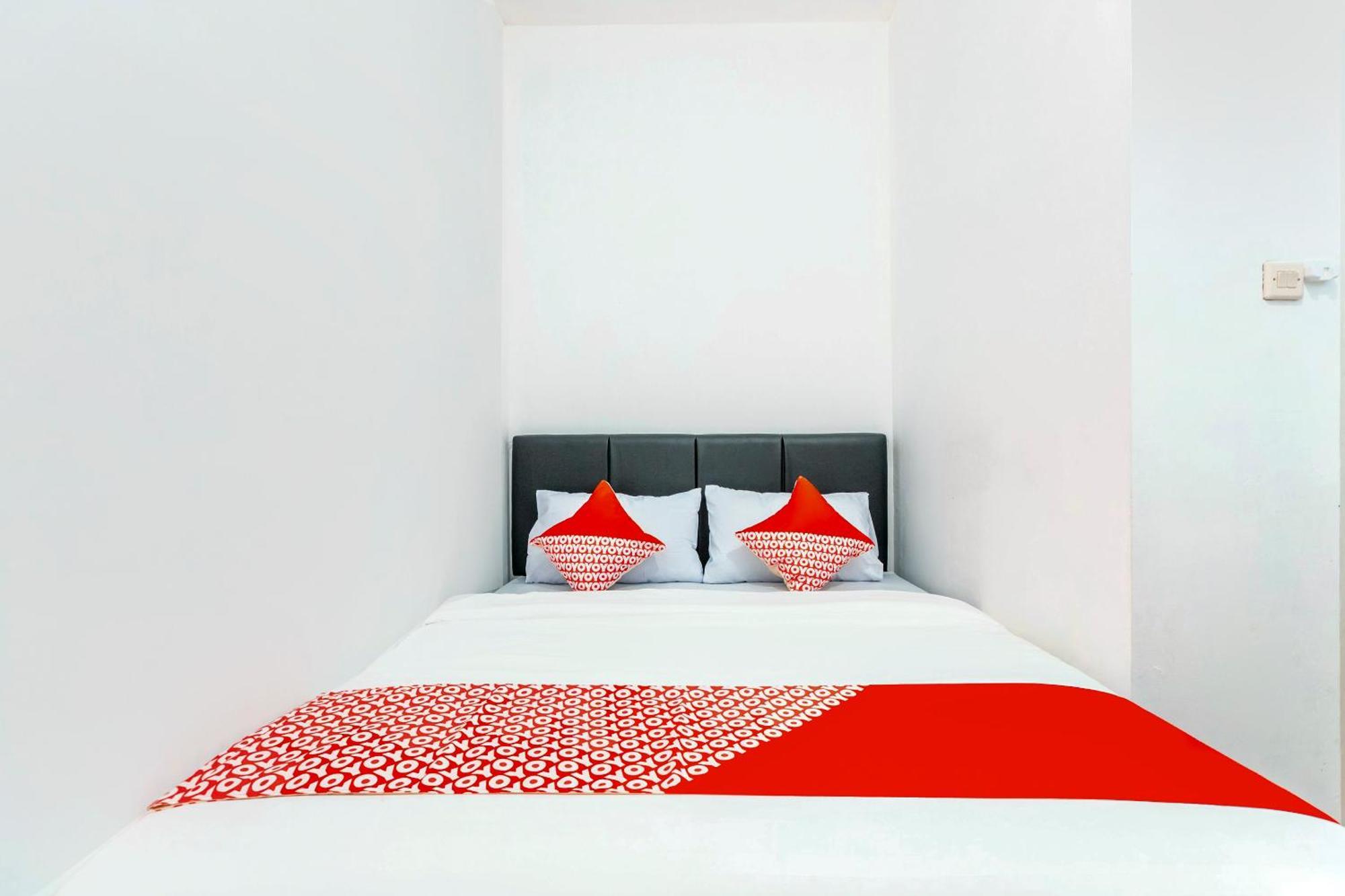 Super Oyo 2223 J&B Room Utan Kayu Джакарта Экстерьер фото